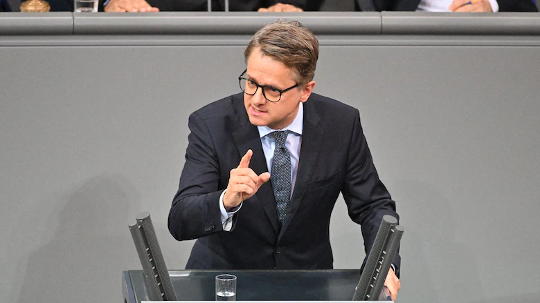 Debatte über die Gewährung von staatlichen Transferleistungen und die Sicherung der sozialen Sicherungssysteme